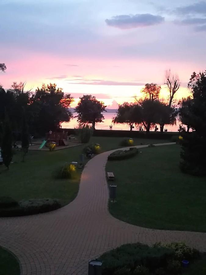 Kr Apartman Siófok Buitenkant foto